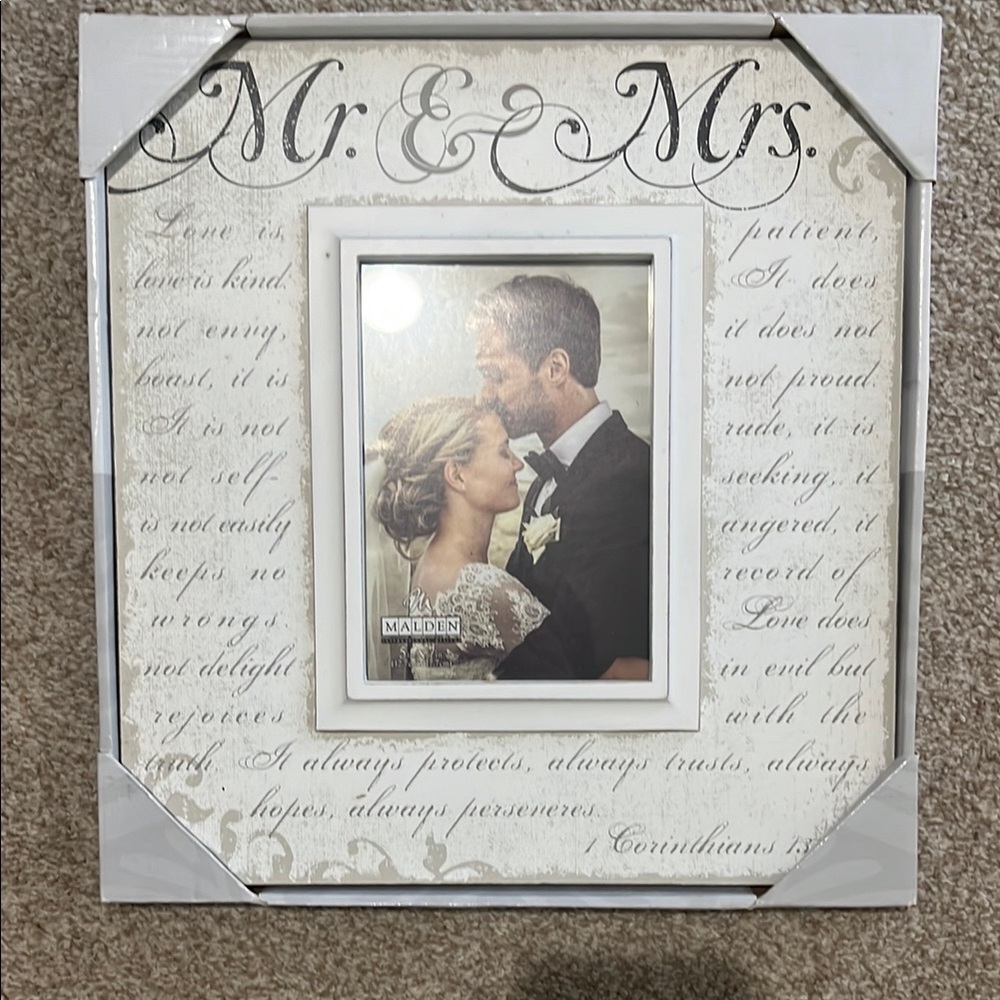 Malden White Art & Decals Wall Decor